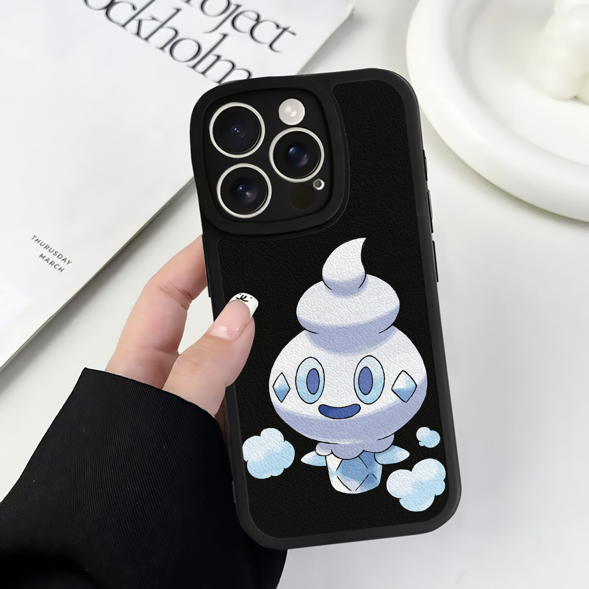 （画像用） ポケットモンスター Pokémon 【iPhone 16シリーズ対応】シリコンスマホケース（レザー調） 材質：シリコン
